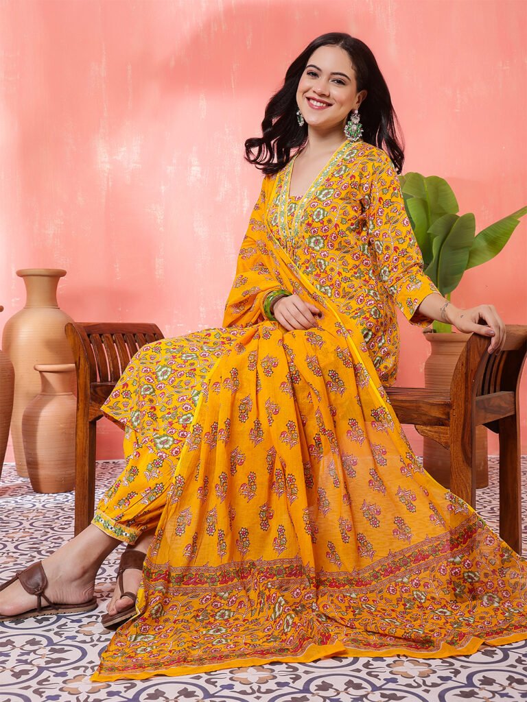 How to Look Stylish in Traditional Indian Wear with a Dupatta Set 751a3525