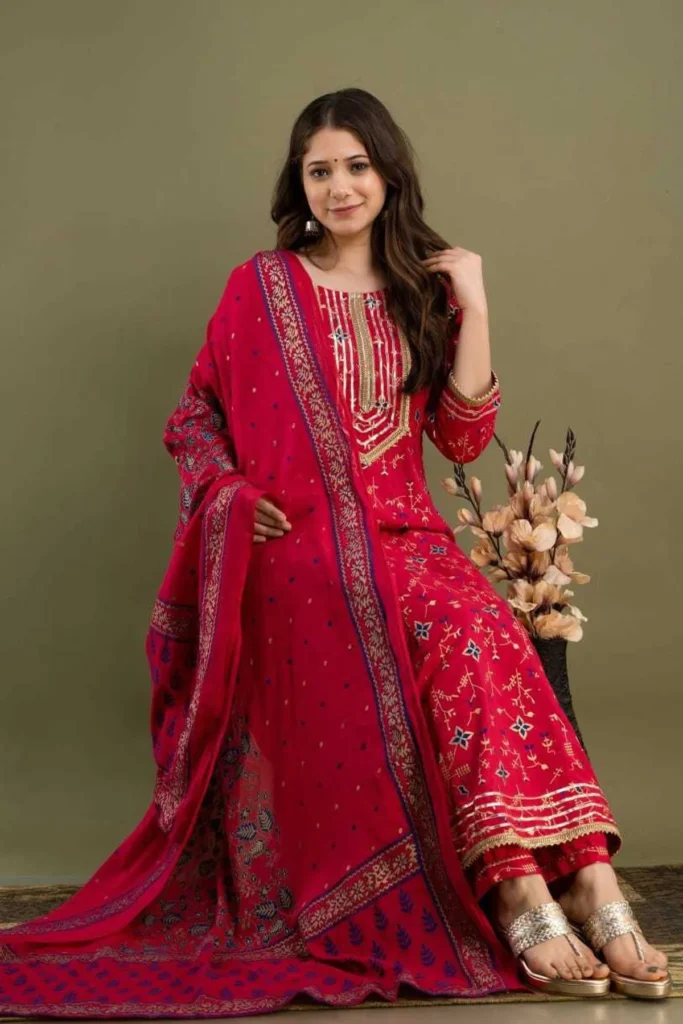 How to Look Stylish in Traditional Indian Wear with a Dupatta Set prd86